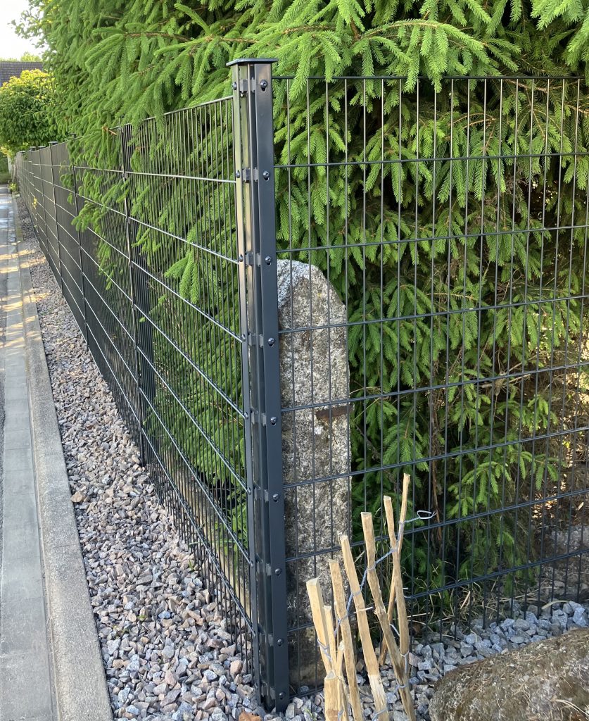 Doppelstabmattenzaun Montage in Oberachern